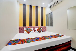 Egyptian cotton sheets, premium bedding, in-room safe, free WiFi