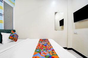 Egyptian cotton sheets, premium bedding, in-room safe, free WiFi