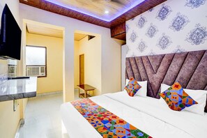 Deluxe Room | Egyptian cotton sheets, premium bedding, in-room safe, free WiFi - Fabhotel Ratraksh (Kanpur)