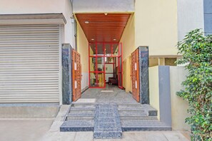숙박 시설 입구