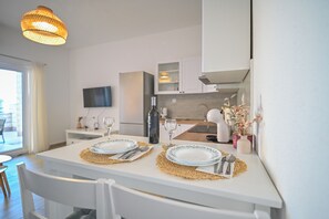 Apartment | Private kitchen | Fridge, oven, stovetop, dishwasher - Ami Aparment Strožanac (Podstrana)