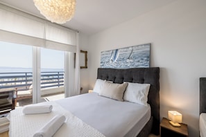 Deluxe Apartment | Iron/ironing board, cribs/infant beds, free WiFi, bed sheets