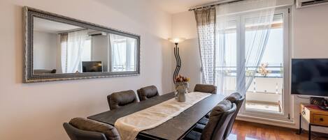 Luxury Apartment | Dining room