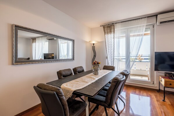 Luxury Apartment | Dining room