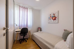 Luxury Apartment | Iron/ironing board, cribs/infant beds, free WiFi, bed sheets