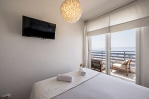 Tabla de planchar con plancha, cunas, wifi gratis y ropa de cama 