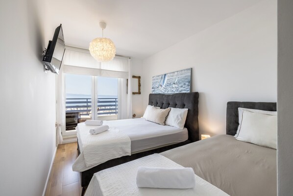 Departamento Deluxe | Tabla de planchar con plancha, cunas, wifi gratis y ropa de cama 