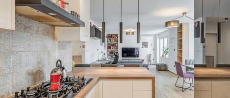 شقة | مطبخ خاص | ثلاجة، فرن، موقد طهي مسطح، غسالة أطباق