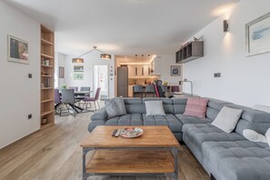 Apartment | Living area