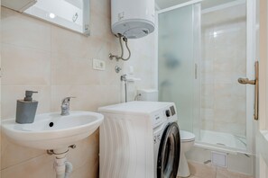 Apartment | Bathroom