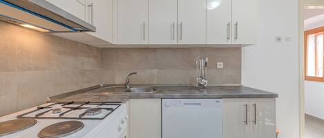 アパートメント | 専用キッチン | 冷蔵庫、コンロ、食器洗い機、電気ポット