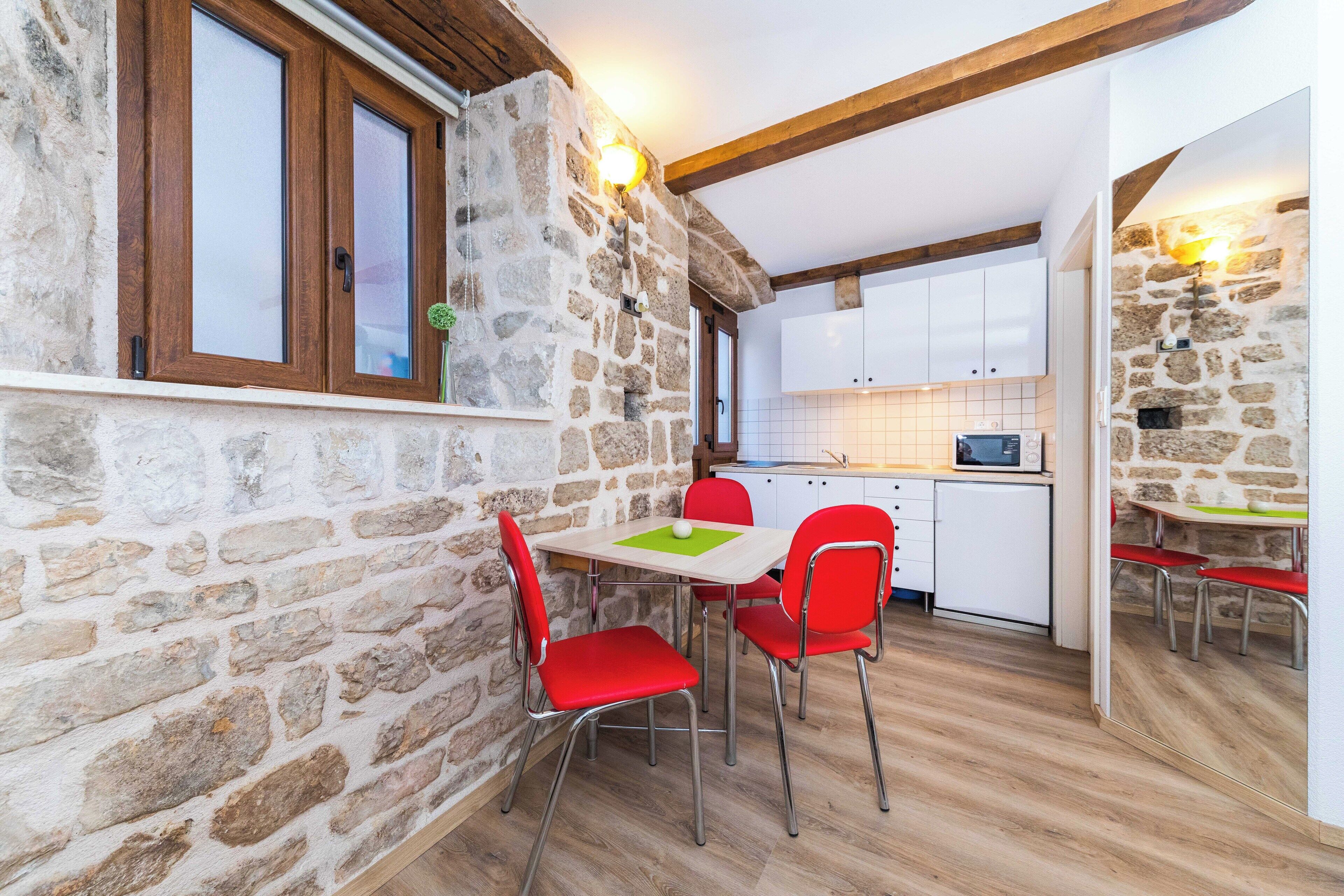 Studio | Living area | 26-inch flat-screen TV with cable channels