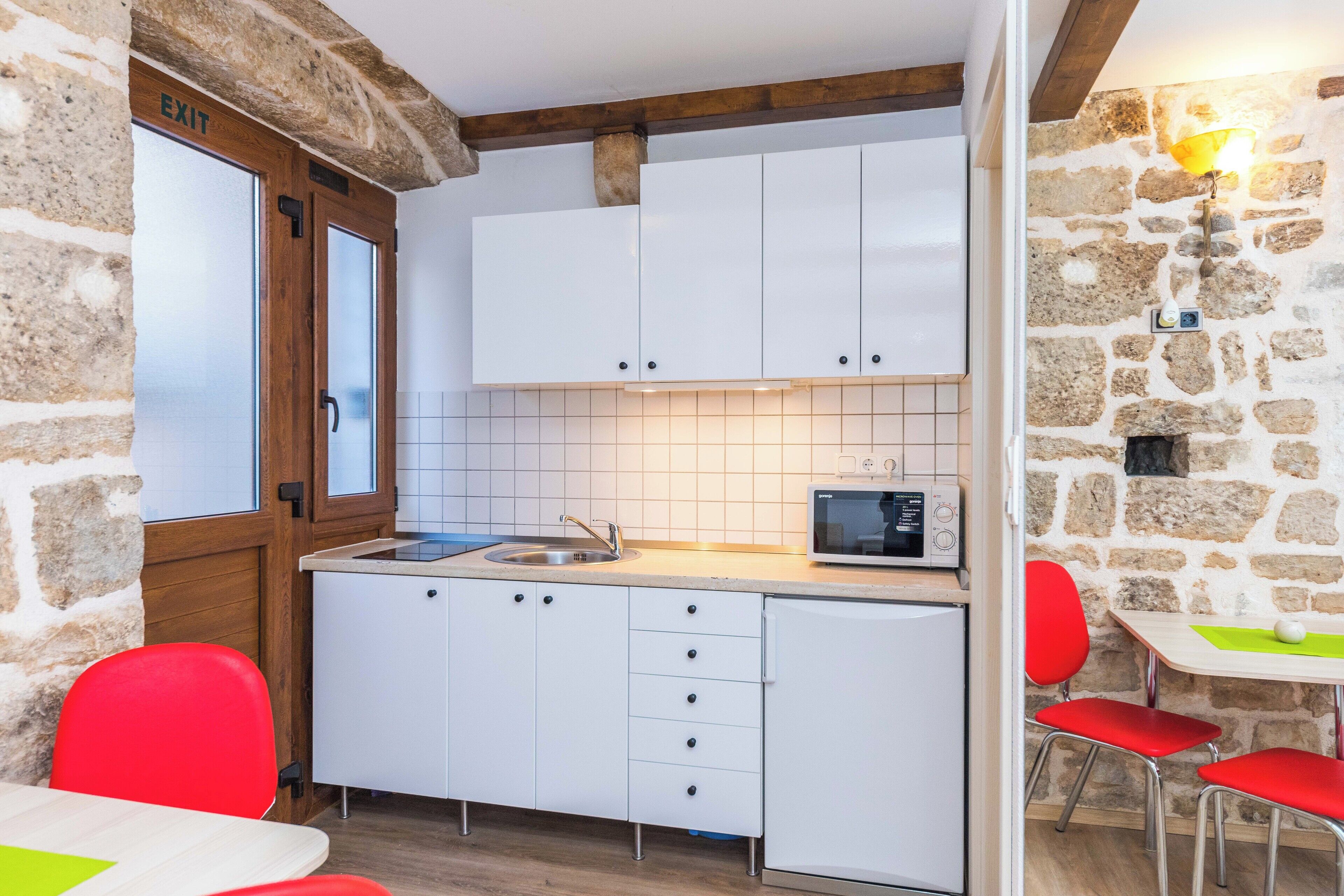 Estudio | Cocina privada | Frigorífico pequeño, microondas, placa de cocina y tostadora