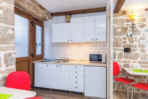 Monolocale | Cucina privata | Mini-frigorifero, microonde, piano cottura, tostapane