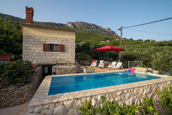 Piscine extérieure (ouverte en saison)