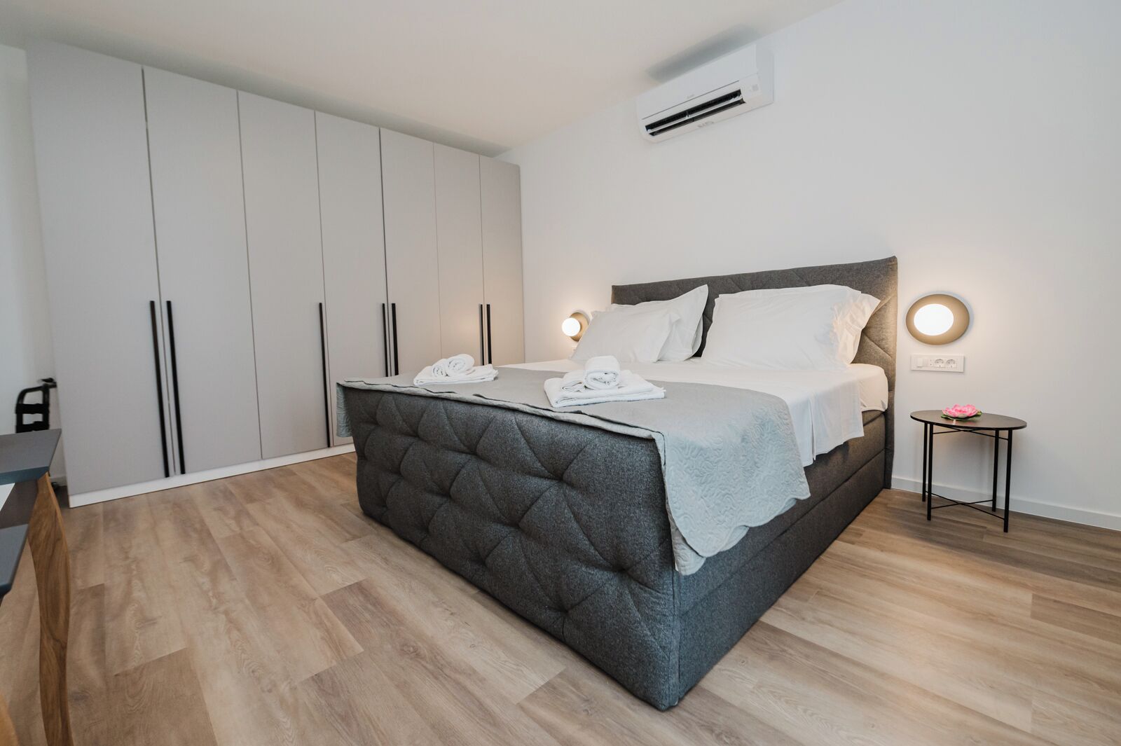 Departamento | Tabla de planchar con plancha, cunas, wifi gratis y ropa de cama 