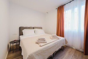 شقة | مكواة/لوح كي وأسرّة أطفال/رضّع وواي فاي مجانًا وملاءات أسرّة