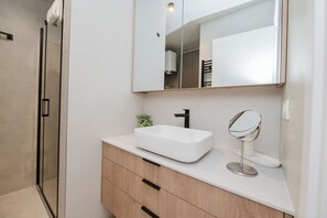 Apartment | Bathroom