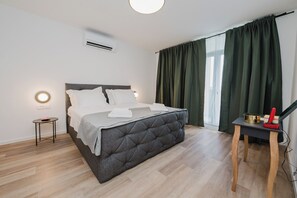 Apartment | Iron/ironing board, cots/infant beds, free WiFi, bed sheets - Koi Deluxe, Urban Two Bedroom Oasis (Split)