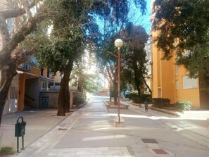 A tree-lined street with a lamppost and a mailbox. - Koko&Friends, Charming Place In Quite Neighborhood (Split)