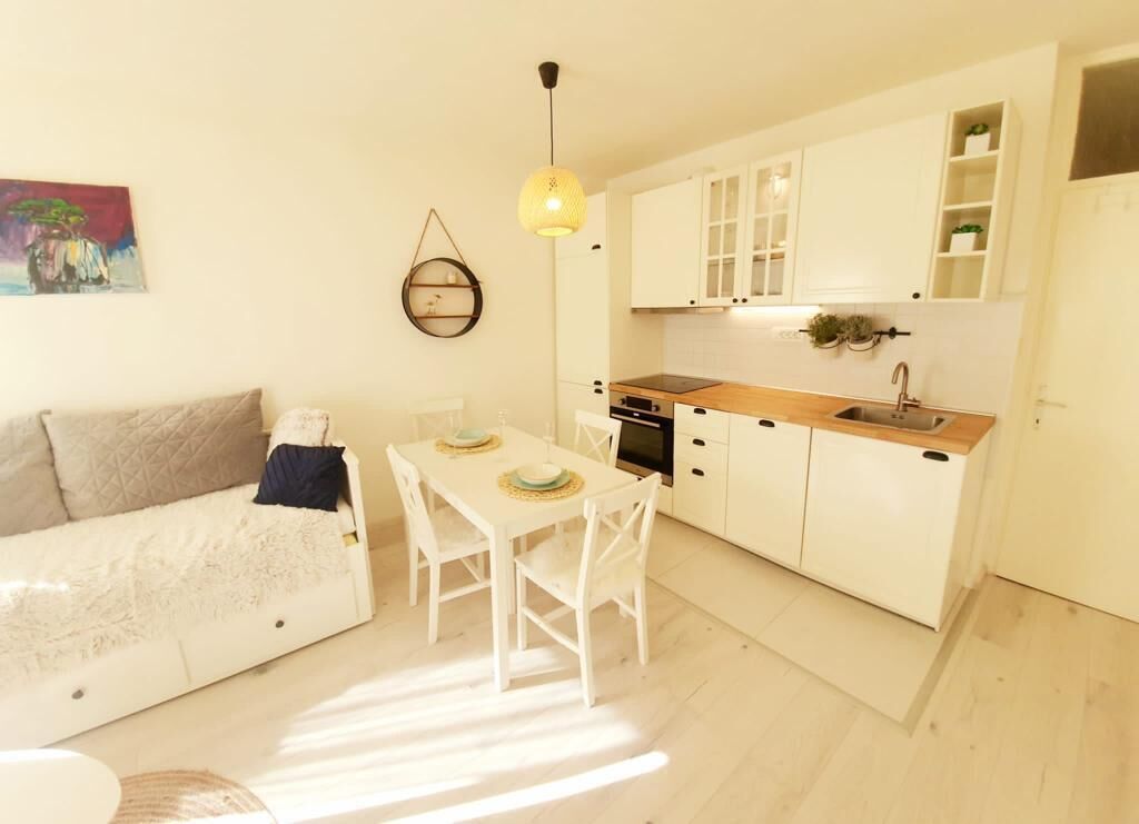 Apartamento | Cozinha privada | Geladeira, cooktop, lava-louças, cafeteira/chaleira