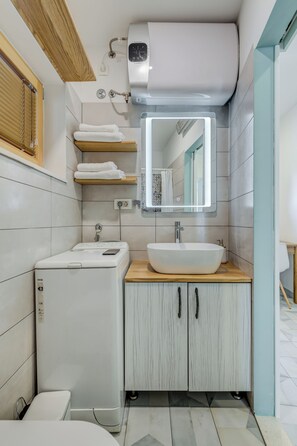 Studio | Bathroom | Shower, hair dryer, towels, soap - Lady, Cute Studio In Quiet Area (Split)