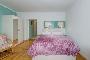 Studio | Iron/ironing board, cribs/infant beds, free WiFi, bed sheets - Lady, Cute Studio In Quiet Area (Split)