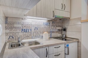 Studio | Eigene Küche | Mini-Kühlschrank, Mikrowelle, Herdplatte, Wasserkocher