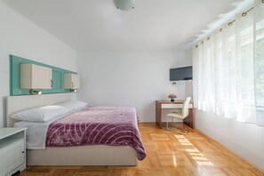 Studio | Bügeleisen/Bügelbrett, Babybetten, kostenloses WLAN, Bettwäsche