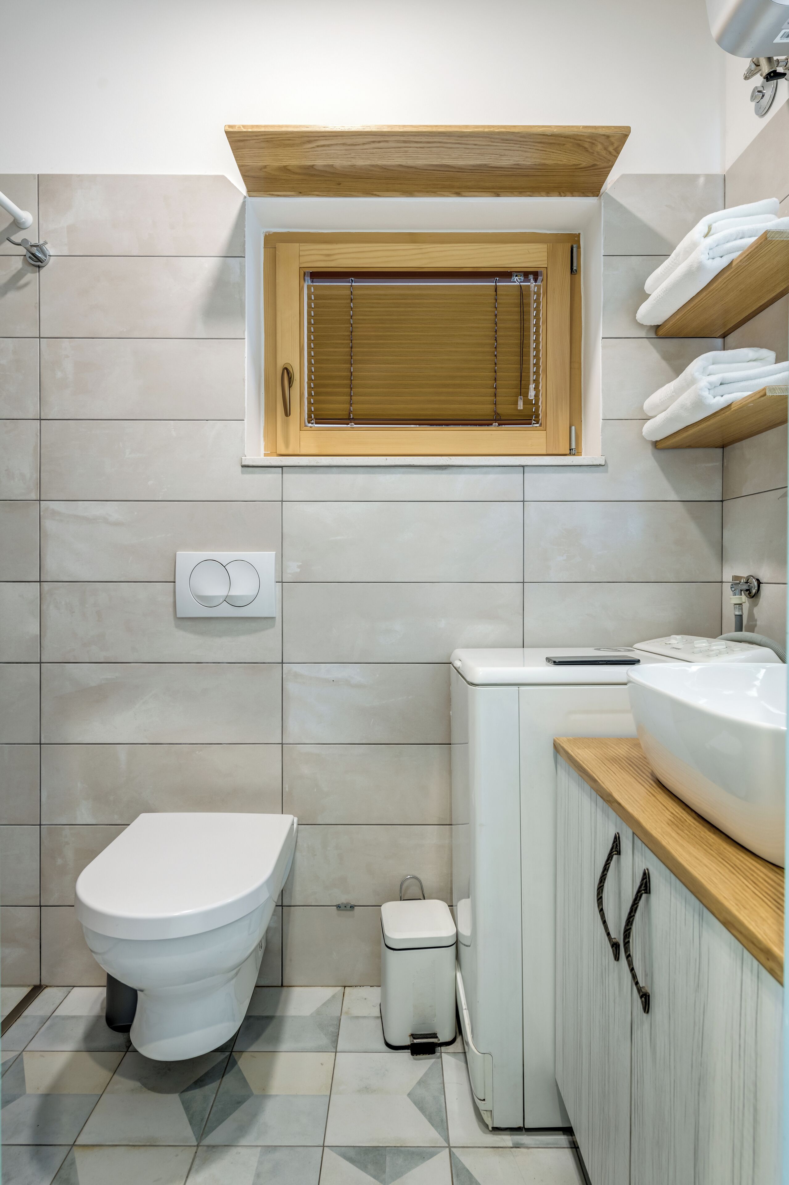 Studio | Bathroom