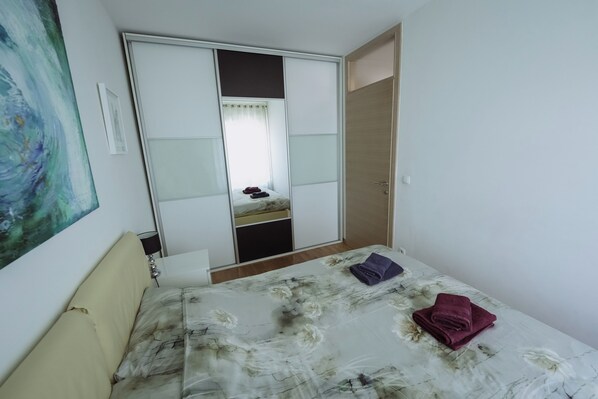 Apartment | Iron/ironing board, free WiFi, bed sheets