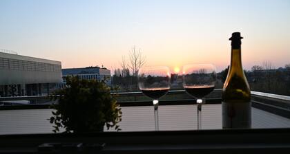 Lola Suite, One Bedroom Place With Free Parking