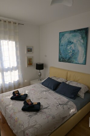 Apartamento | Tabla de planchar con plancha, wifi gratis, ropa de cama