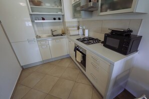Apartment | Private kitchen | Fridge, oven, stovetop, dishwasher - Lola Suite, One Bedroom Place With Free Parking (Zagreb)