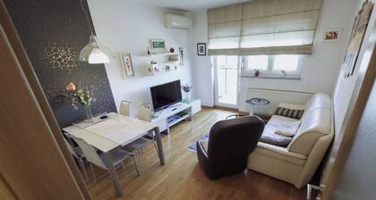 Lola Suite, One Bedroom Place With Free Parking