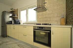 Private kitchen - Villa Bravic 4*, Nature Home With Pool Near Split (Dicmo)
