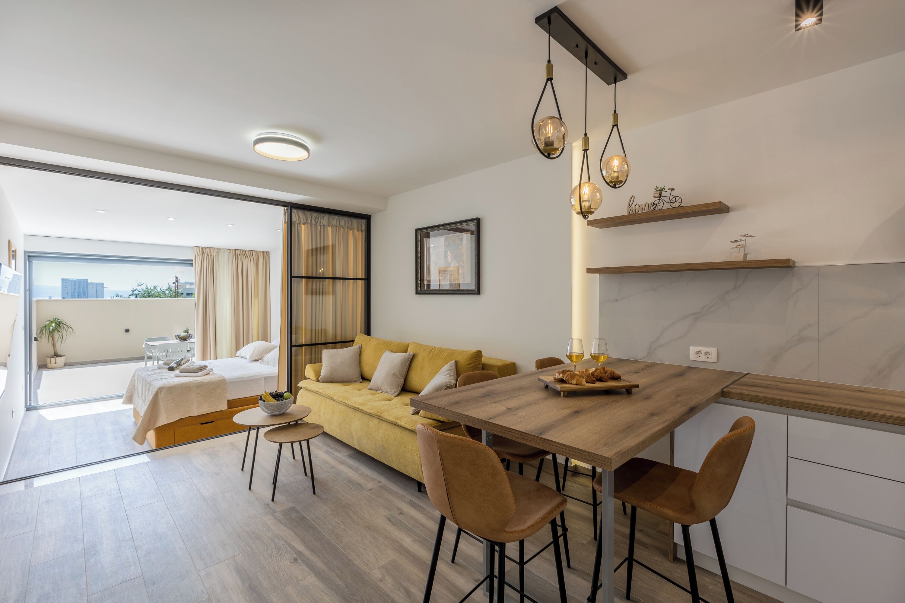 Deluxe Studio | Living area | 56-cm flat-screen TV with cable channels