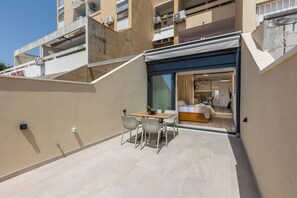 إستديو ديلوكس | المنشأة من الخارج