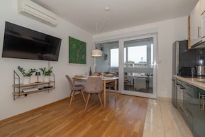 Interior - Zozo, Modern Two-Bedroom Suite (Split)