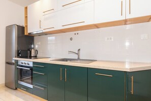 Apartment | Eigene Küche | Kühlschrank, Ofen, Herdplatte, Geschirrspüler