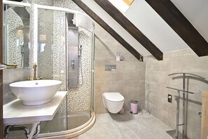 Classic Studio | Bathroom