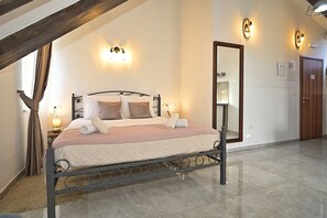 Estudio estándar | Tabla de planchar con plancha, cunas, wifi gratis y ropa de cama