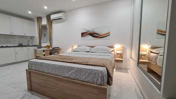 Iron/ironing board, cots/infant beds, free WiFi, bed sheets - Tales Of Split-100 Meters From The Seafront (Split)