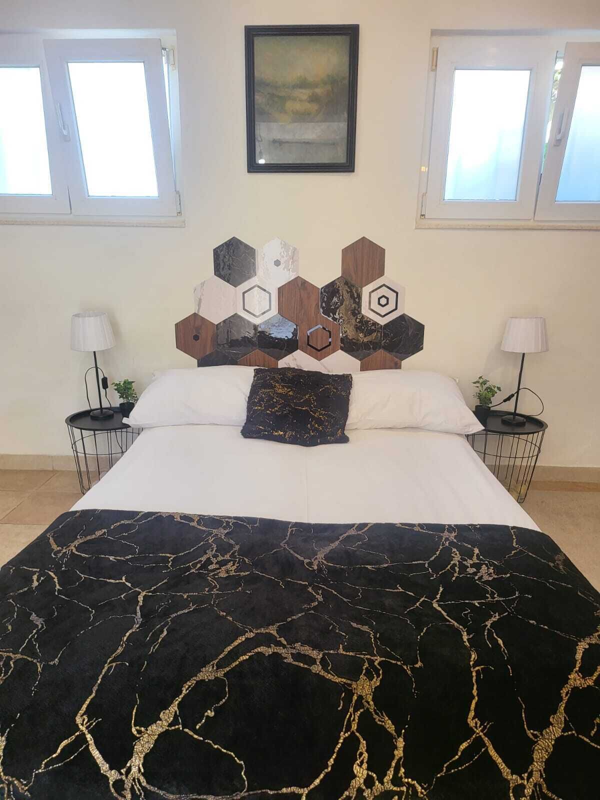 Studio | Wohnbereich | 26-Zoll-Flachbildfernseher mit Kabelempfang