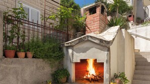 BBQ/picnic Area - Arca, Apartment With Sea View And Free Parking (Podstrana)