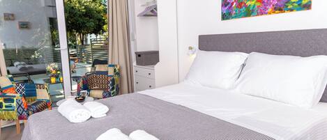 Classic Studio | Free WiFi, bed sheets