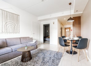 Superior Apartment, City View, Slope side | Blackout drapes, free WiFi, bed sheets - Modern 1BR Apartment next to Ski Slopes (Sirkka)