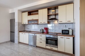 Superior Apartment | Private kitchen | Fridge, oven, stovetop, electric kettle