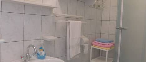Studio | Bathroom