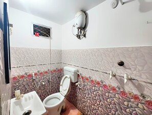 Double Room | Bathroom | Shower, free toiletries, slippers, towels